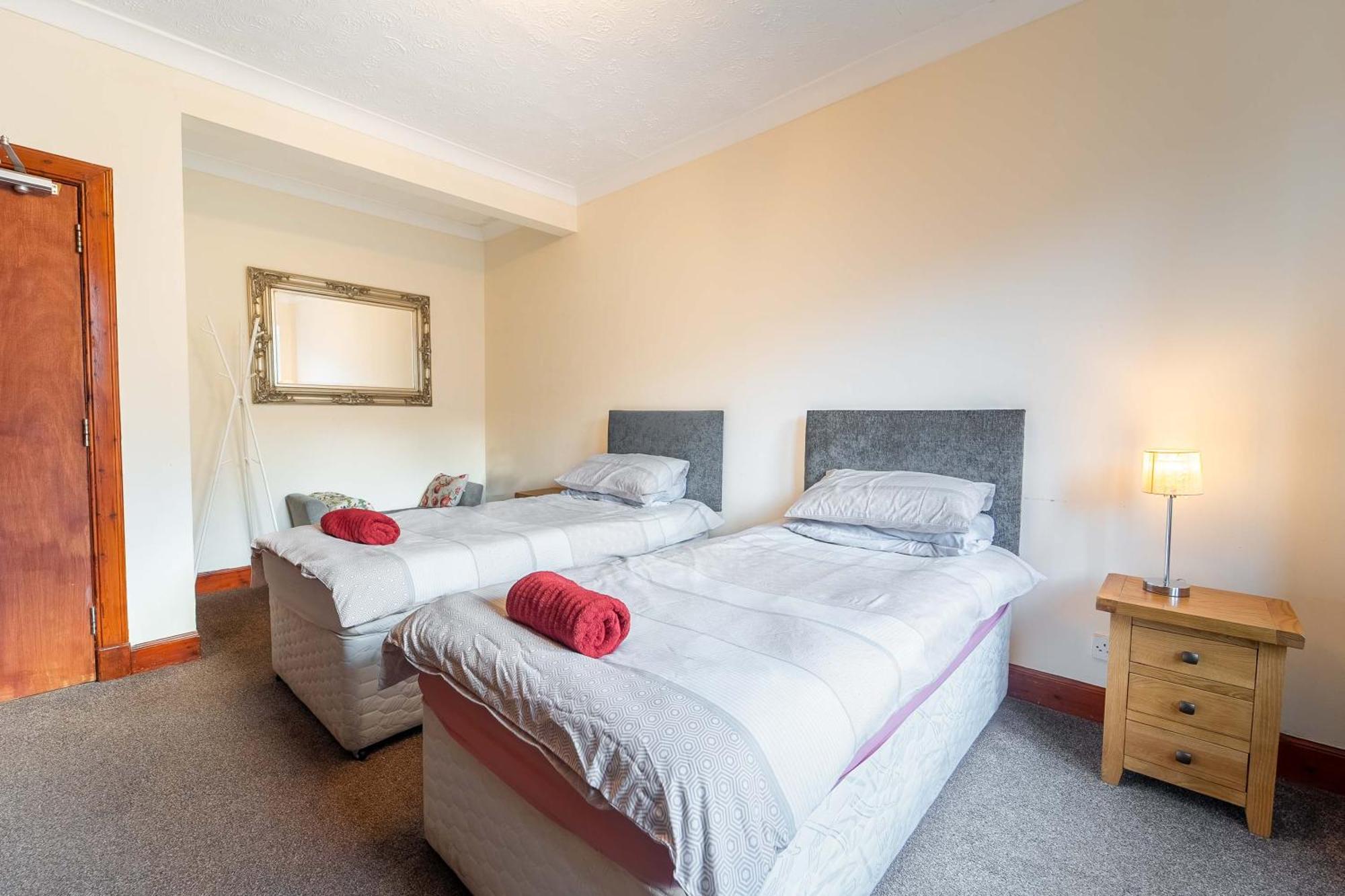 Prime Location Rooms In High Street ฟอร์ตวิลเลียม ภายนอก รูปภาพ